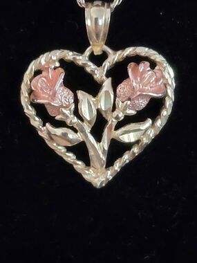 Heart Floral Pendant Necklace in Pink and Gold